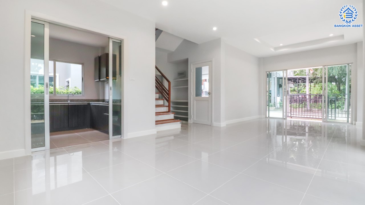 บ้านเดี่ยวมือสองนนทบุรี ม.วิลล่าการ์เด้น2 บางกรวย-ไทรน้อย หลังมุม เนื้อที่ 52.5 ตร.ว. ฟังก์ชัน 3 ห้องนอน 3 ห้องน้ำ จอดรถได้ 2 คัน บรรยากาศเป็นส่วนตัว บนทำเลศักยภาพ เชื่อมต่อหลายเส้นทาง ถ.รัตนาธิเบศร์, ถ.กาญจนาภิเษก และ ถ.ราชพฤกษ์ ใกล้เซ็นทรัลเวสต์เกต และรถไฟฟ้าสายสีม่วง "สถานีบางพลู"...